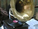 GRAMAPHONE RECORD PLAYER+RECORDS+CERT AUTHENTICITY $350