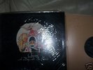 EMTC 104 QUEEN A DAY AT THE RACES SIGNED SUPERB