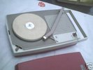 PORTABLE BATTERY OP 45/33 RPM SINGER RECORD PLAYER