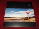 PEARL JAM YIELD ORIG. DIE CUT COVER LP