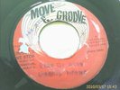 DENNIS BROWN - LIPS OF WINE / [MOVE & GROOVE] LISTEN