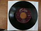 THE SCARLETS KISS ME ON RED ROBIN 45 RPM
