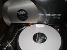 2 Traktor Scratch Control Vinyl, weis +Slipmats +Unterl