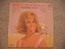 WOW  SKEETER DAVIS-SINGIN' IN THE SUMMER SUN-1966-VG++