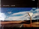 PEARL JAM Yield original 1998 lp M-/NM sticker