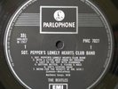 THE BEATLES Sgt Peppers LP UK ONE BOX EMI MONO Locked