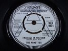 DEMO = RONETTES Walking In The Rain LONDON 9931 = MINT