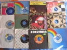 45 RPM 25 CHRISTMAS RECORDS COLE COMO LENNON ORBISON JOHN CROSBY STEVENS JACKSON
