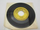 Elvis Presley That's All Right / Blue Moon of Kentucky Sun 209 45 Record