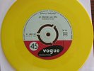 Johnny Hallyday vinyle 45T jaune Vogue V.45-741 Souvenirs + je cherche une fille
