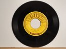 CARL PERKINS - BLUE SUEDE SHOES. SUN 45 RPM  NM