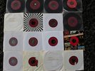 THE ROLLING STONES 23 SINGLES - SIEHE BILD - IM SCHUTZ COVER