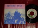 JETHRO TULL Living in the Past 7