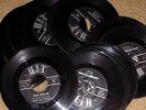 Excellent set of 27 1960s Pop Rock Garage Soul Country 45s - HIT RECORDS
