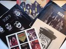 KISS THE ORIGINALS 2nd PRESS Lp NBLP 7032   BOOKLET & CARDS