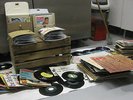DISCHI IN VINILE 256 DA 45 GIRI + 43 DA 33 GIRI + STEREO SONY