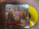 THE BEATLES LP SGT PEPPER'S LONELY HEARTS CLUB BAND VINYLE JAUNE superbe 