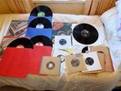 BEATLES 17 VINYL SINGLES AND 3 VINYL LP'S GOOD CON INC RUBBER SOUL 1965 RED/BLUE