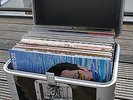 Plattenkoffer Camouflage mit 57 Vinyls House, Electro, NuRave, Trance mit Liste