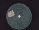 Polydor 524.185  La Môme PIAF Va danser / La julie jolie (Gaston Couté)