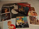 JOHNNY  HALLYDAY COFFRET 50 CHANSONS DIX ANS DE MA VIE + POSTER GEANT + 6 PHOTOS