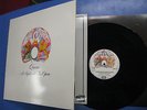 LP GAT QUEEN A NIGHT AT THE OPERA EMI 1975 MADE BRITAIN EMTC 103