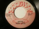 DENNIS WALKS - drifter b/w heart don't leap - MOODISC - VG++ //
