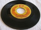 BUNNY SIGLER - GIRL DON'T MAKE ME WAIT / ALWAYS IN THE WRONG PLACE - PARKWAY