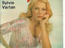 SYLVIE VARTAN-LIVRE REVUE AVEC 20 PAGES DE PHOTOS AVEC JOHNNY HALLYDAY-BRUXELLES