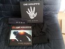 DIE KRUPPS Robo Sapien Box Ltd. 55 Stück + Workerhemd + Flagge in einer BlackBox