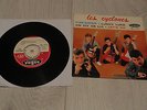 LES CYCLONES RARE EP 45 TOURS SUPERBE ETAT LANGUETTE ET CENTREUR