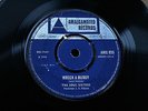SOUL SISTERS / VERSATILES-Wreck A Buddy / Push It In-UK AMALGAMATED (AMG 839) 7”