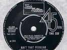 TAMLA-MARVIN GAYE-AINT THAT PECULIAR/SHES GOT TO BE REAL-UK TMG 539 NM