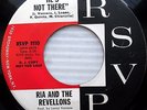 RIA & REVELLONS he's not there SHE fell in love 1965 Girl Group POPCORN 45 E3862