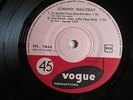 Unique  Johnny HALLYDAY Tu parles EP VOGUE 7824 Erreur,différent centreur EX *