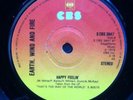 Earth Wind & Fire - Happy Feeling b/w Shining Star (Live Version) 7