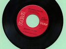 JEFFERSON AIRPLANE 45 SOMEBODY TO LOVE / WHITE RABBIT RCA GOLD STANDARD 1966 7