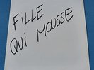 FILLE QUI MOUSSE 
