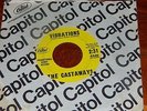 THE CASTAWAYS vibrations 45 KILLER  POPCORN ROCKABILLY SURF GUITAR INSTRO HEAR