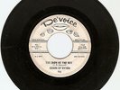 CZARS OF R YTHM, 60s SOUL DOO WOP 45, YOU SHOW ME THE WAY, D’VOICE LABEL, RARE