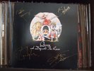 QUEEN SIGNED BY ALL 4 ... IN GOLD PAINT PEN... A DAY AT THE RACES USA LP SWEET