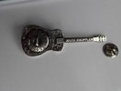 MARK KNOPFLER /DIRE STRAITS - MARK KNOPFLER GUITAR PIN  2001