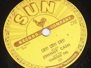 JOHNNY CASH / RARE 10 INCH SUN RECORD / HIS 1st RELEASE 1955 / SUN 221