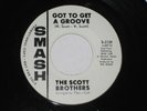 45 rpm THE SCOTT BROTHERS got to get a groove SMASH PROMO 2139 nice SEE PICS