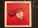 ORIGINAL CARPENTERS SIGNED RECORD ALBUM – KAREN CARPENTER AUTOGRAPH & RICHARD