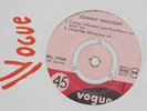 JOHNNY HALLYDAY laisse les filles / oh oh baby / t'aimer follement  45T EPL.7750
