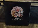 Queen ?– A Day At The Races (6E-101) - Complete with inserts