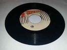 STUDIO ONE/NEVER GIVE YOUR HEART AWAY - CARLTON & HIS SHOES [REGGAE] 7