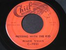 Junior Wells   Messing With The Kid / Universal Rock   Chief   blues R&B 45 HEAR