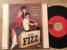 # EP 45 tours Les FIZZ Rien ne me reste Trois filles pour un garçon yéyé mod EXC